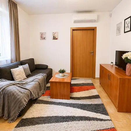 U Zameckeho Parku 3*